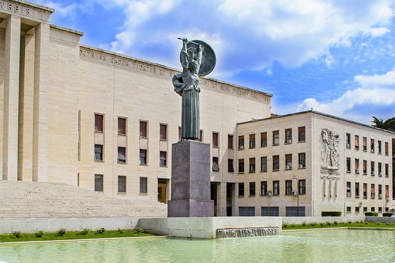 Facciata dell'Università La Sapienza a Roma