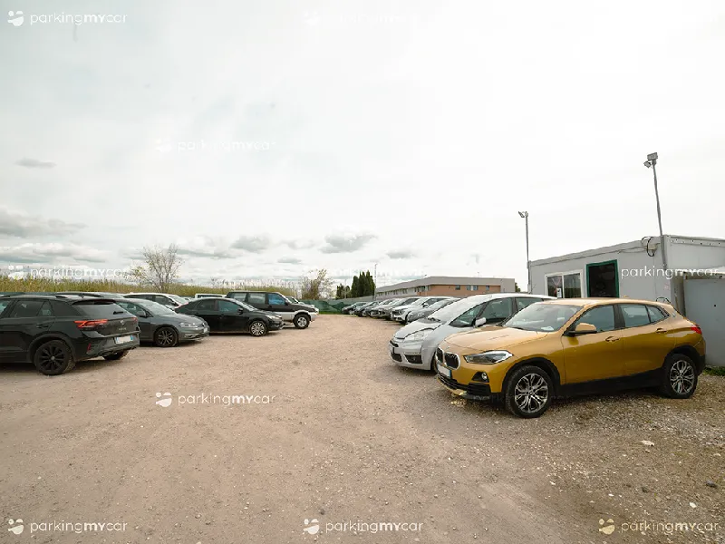 Evolution Parking - Aeroporto Roma Fiumicino Posti auto scoperti Evolution Parking - Aeroporto Roma Fiumicino