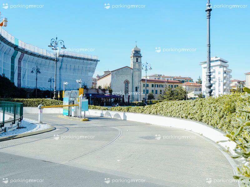 SABA Piazza Vittorio Emanuele II - Pisa stazione centrale Ingresso SABA Piazza Vittorio Emanuele II - Pisa stazione centrale