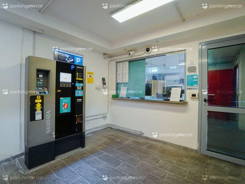 SABA Piazza Vittorio Emanuele II - Pisa stazione centrale Reception e casse SABA Piazza Vittorio Emanuele II - Pisa stazione centrale