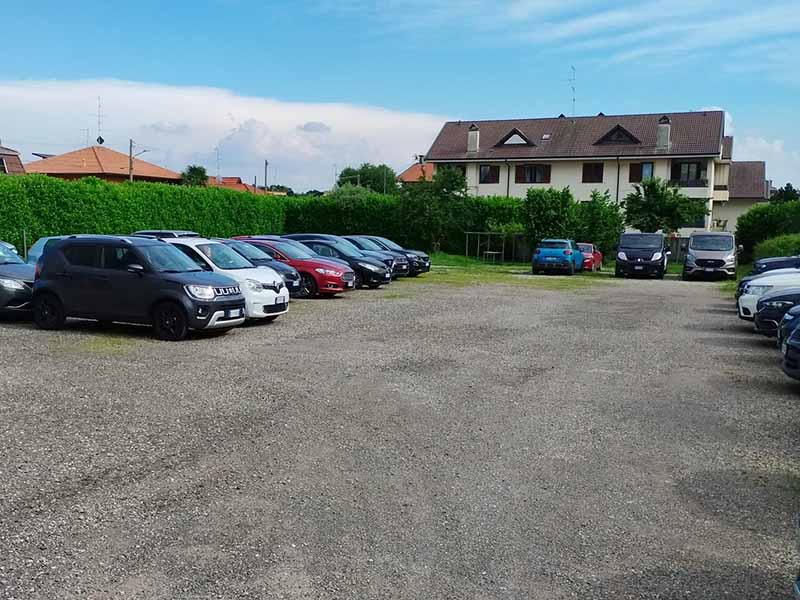 FDP Parking - Aeroporto Malpensa Auto parcheggiate FDP Parking - Aeroporto Malpensa