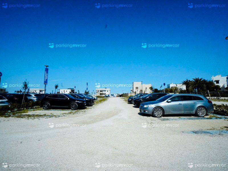 Quick Porto Bari Low Cost Auto parcheggiate Quick Porto Bari Low Cost