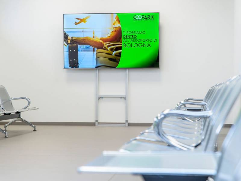 ParkingMyCar Aeroporto Bologna Dettaglio sala d'attesa ParkingMyCar Aeroporto Bologna