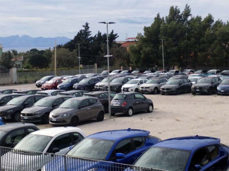 Best Parking 1 - Aeroporto Palermo Auto parcheggiate Best Parking 1 - Aeroporto Palermo